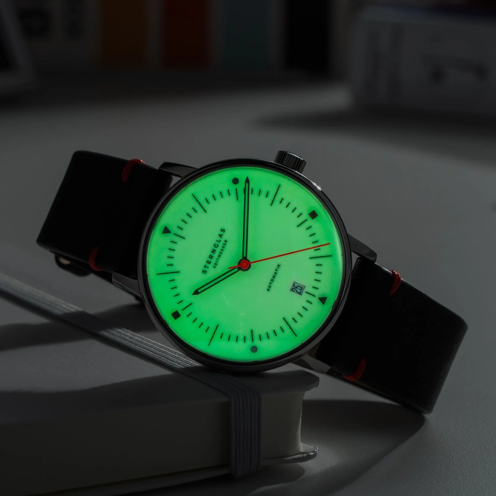 Naos Automatik Edition Bauhaus X rot - Image 7
